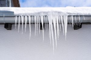 Rännien jäätyminen
